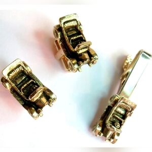 VTG Chunky Cinnabar Red Lacquer Floral Designed Carved Chinese Bracelet Bangle